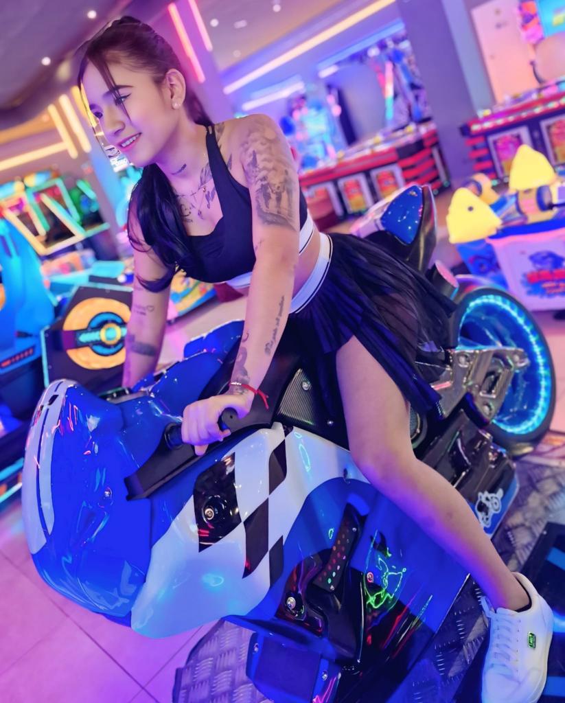 633846678: Chica busca chico en Sevilla