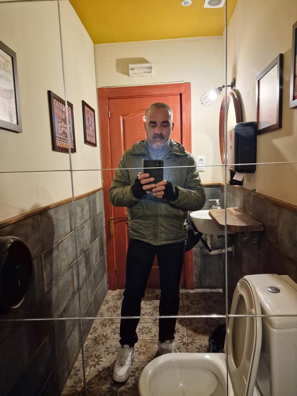 Chico busca chica en Granada: 