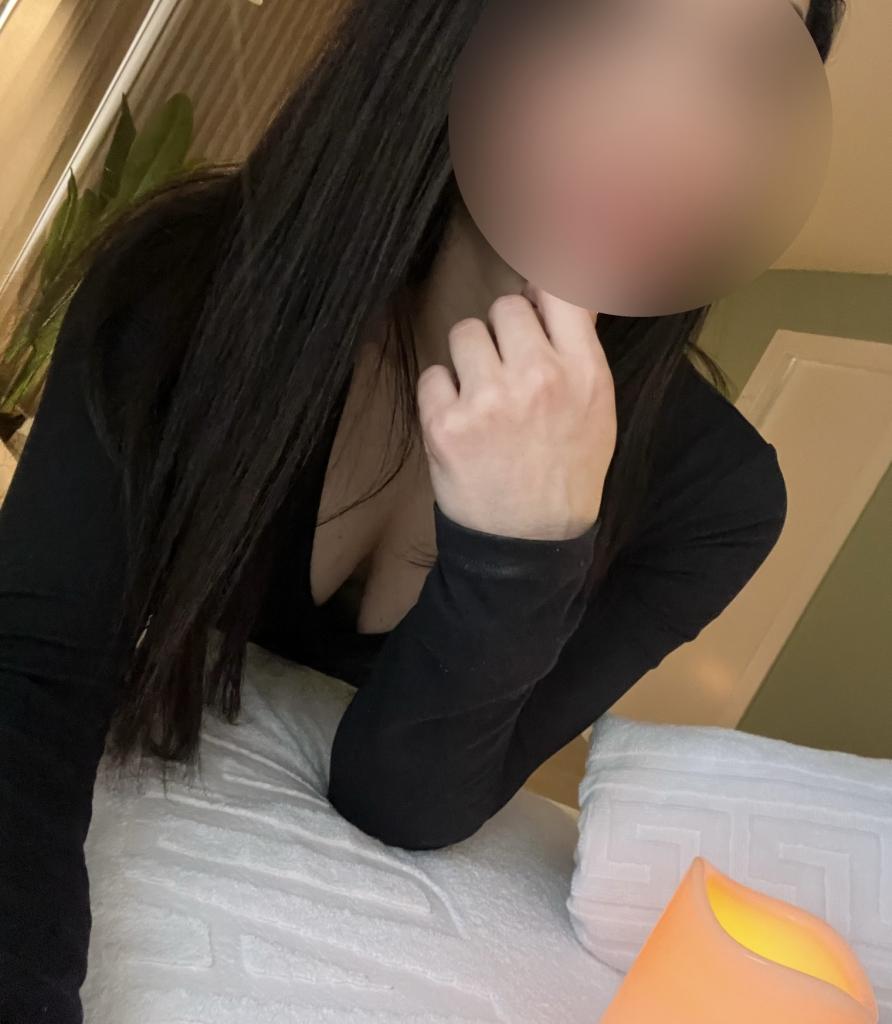 623167483: Chica busca chico en Cantabria