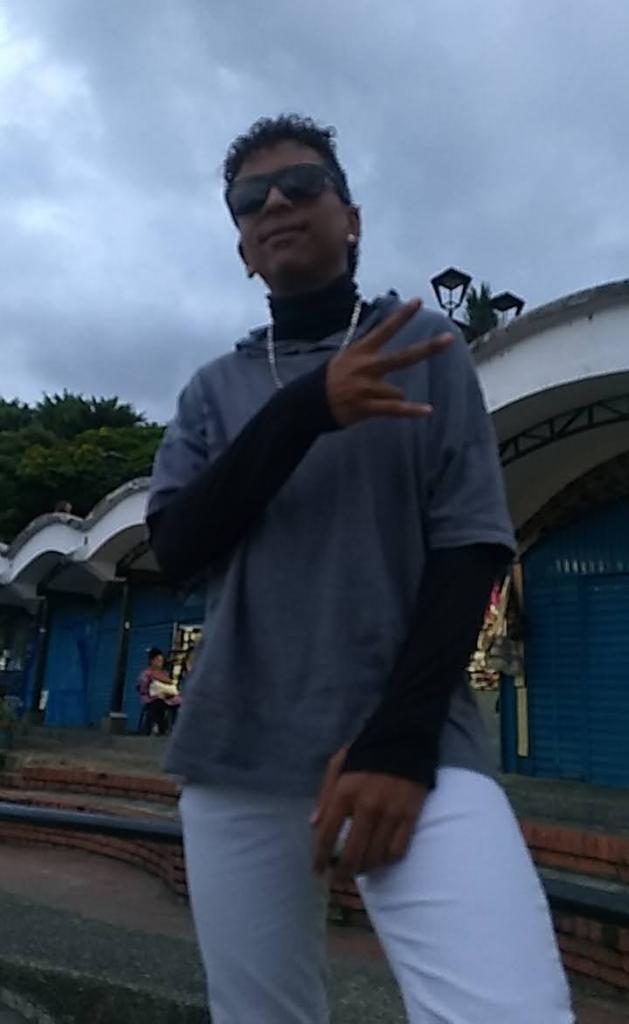 641562908: Chico busca chica en Valencia