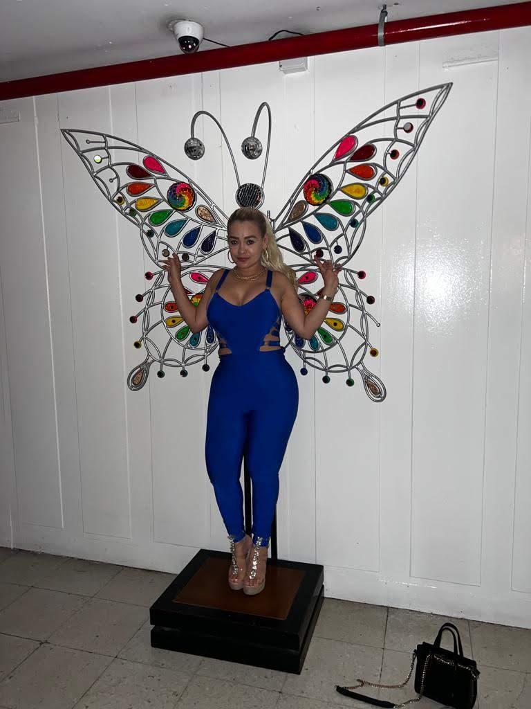 692848629: Chica busca chico en Ibiza