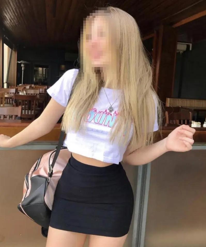 647672570: Chica busca chico en Sevilla