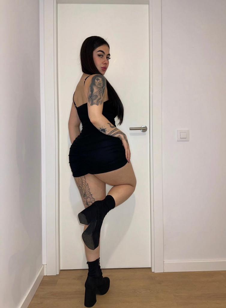 Chica busca chico en Ibiza: Chica busca chico