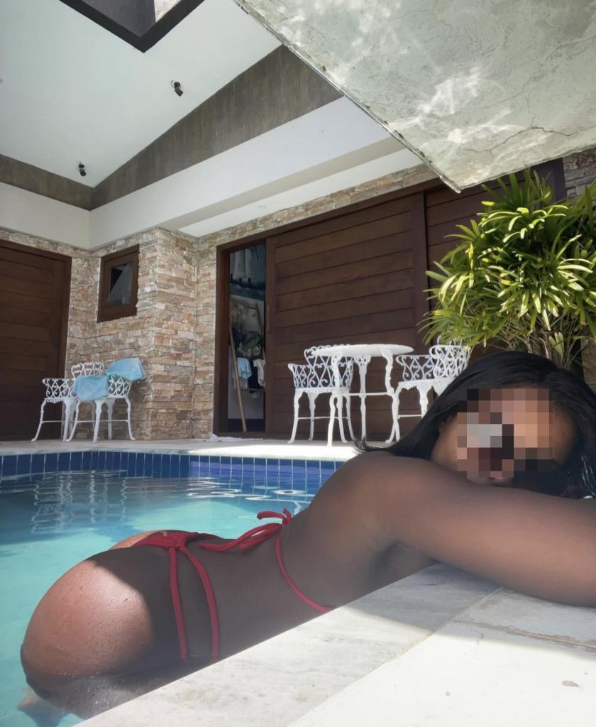 633882439: Chica busca chico en Ibiza