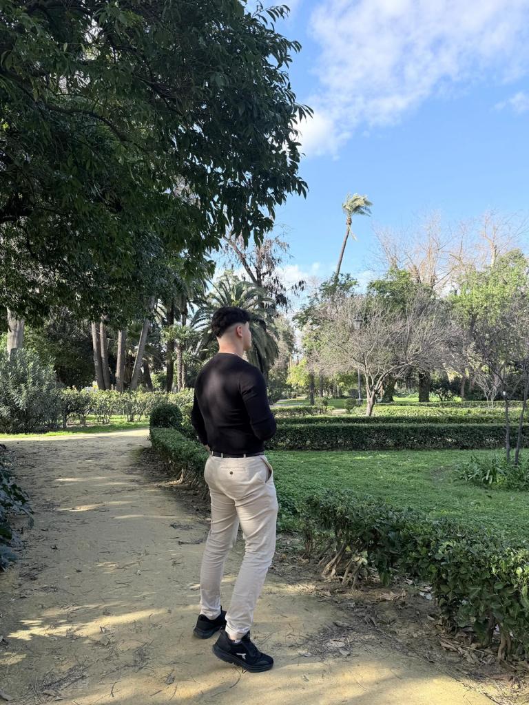 Chico busca chica en Sevilla: 