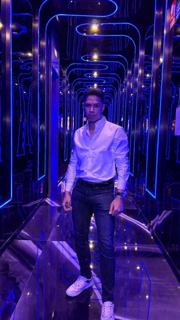 Chico busca chica en Huelva: 