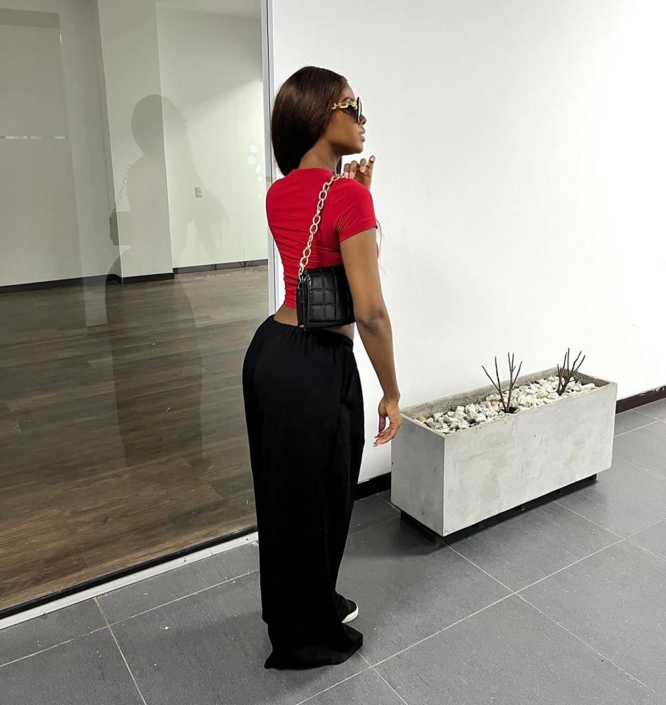 633360443: Chica busca chico en Pontevedra