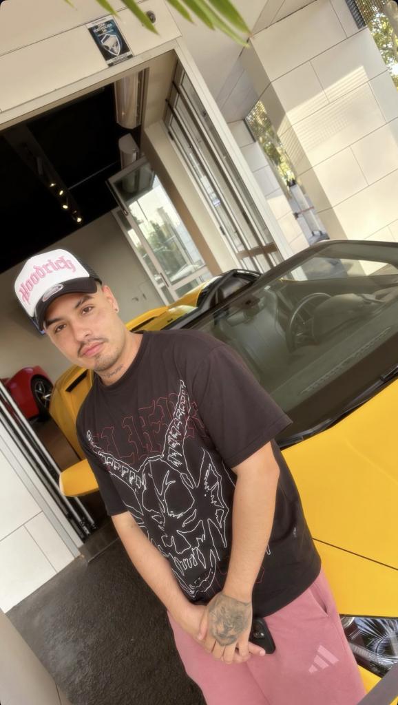 642006438: Chico busca chica en Barcelona