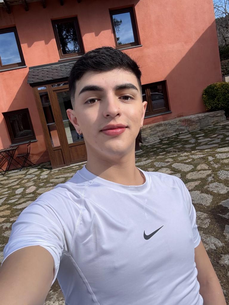 695313803: Chico busca chica en Barcelona