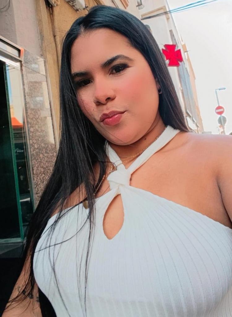 631743406: Chica busca chico en Barcelona