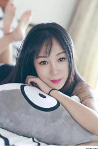 931747275: Chica busca chico en Barcelona