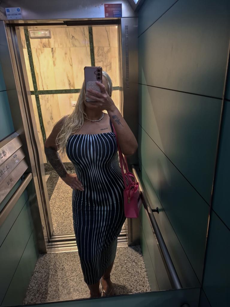 614560034: Chica busca chico en La Coruña