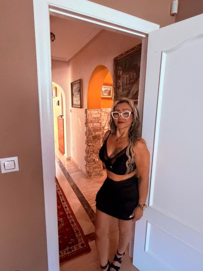 613635993: Chica busca chico en Barcelona