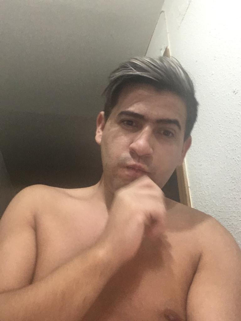 Chico busca chica en Lérida: 