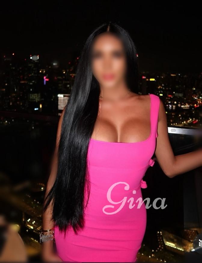 658325594: Chica busca chico en Barcelona
