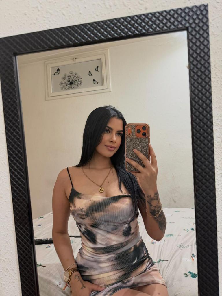 613830783: Chica busca chico en Gerona