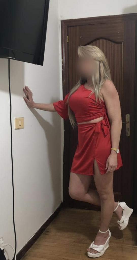 631687092: Chica busca chico en Orense