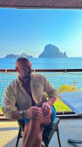 605439010: Chico busca chica en Ibiza