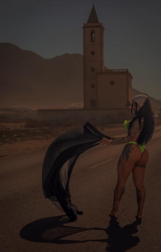 Chica busca chico en Almería: 