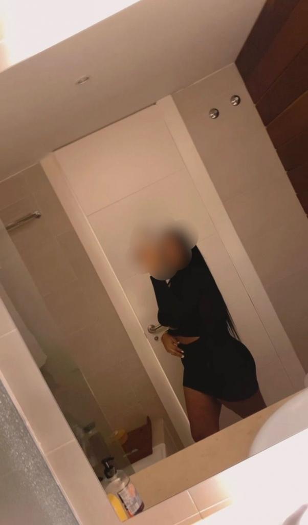 Chica busca chico en Ibiza: Chica busca chico