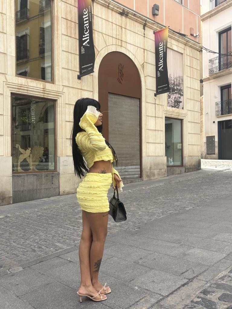 613784747: Chica busca chico en Alicante