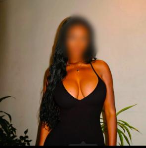 643298235: Chica busca chico en Gerona