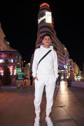 605066535: Chico busca chica en Granada