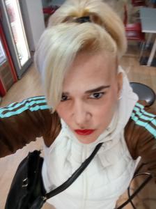 672961378: Chica busca chico en Gerona