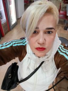 672961378: Chica busca chico en Gerona