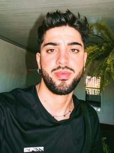 637705099: Chico busca chica en Valencia