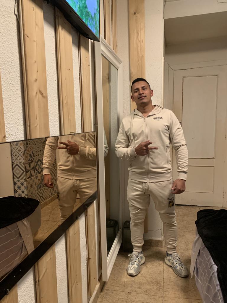 Chico busca chica en Sevilla: 