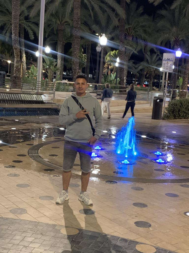 642432590: Chico busca chica en Sevilla
