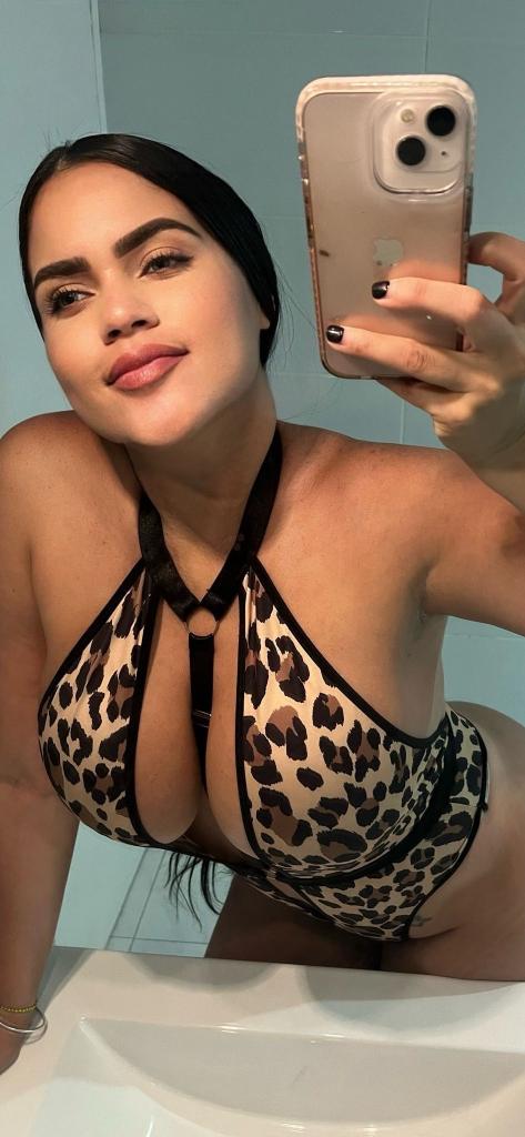 Chica busca chico en Granada: Chica busca chico