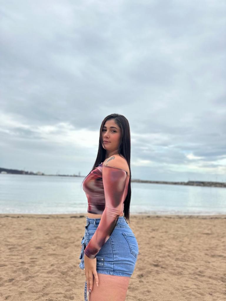 Chica busca chico en Almería: 