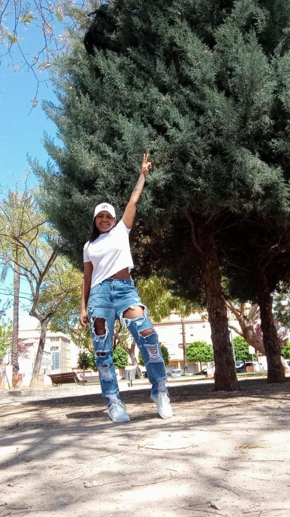 Chica busca chico en Alicante: Chica busca chico