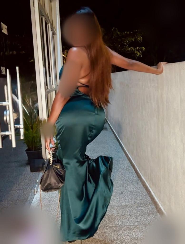 Chica busca chico en Alicante: Chica busca chico