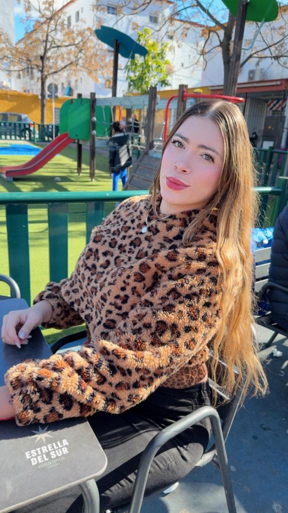 674935993: Chica busca chico en León