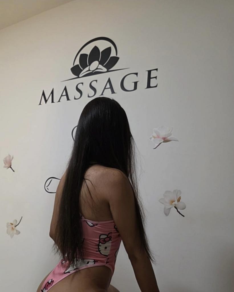 647321206: Chica busca chico en Barcelona