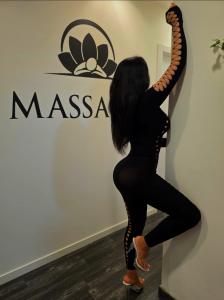 647308043: Chica busca chico en Barcelona