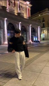 697387175: Chico busca chica en Madrid