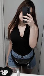 614438827: Chica busca chico en Gerona