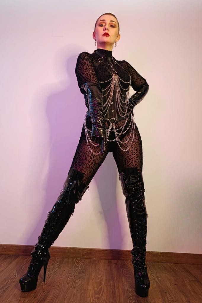 Chica busca chico en Cuenca: 