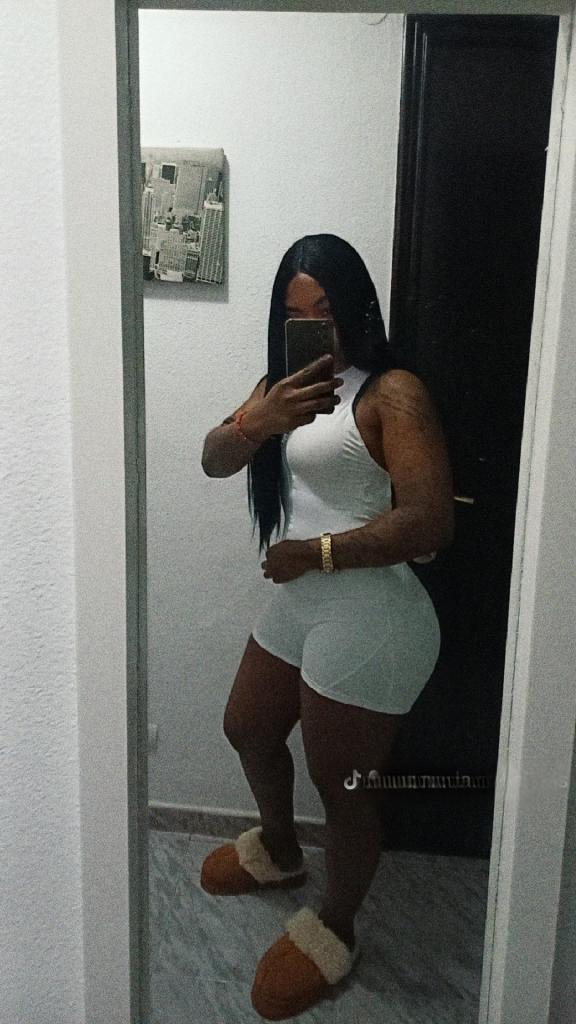 614873379: Chica busca chico en Madrid