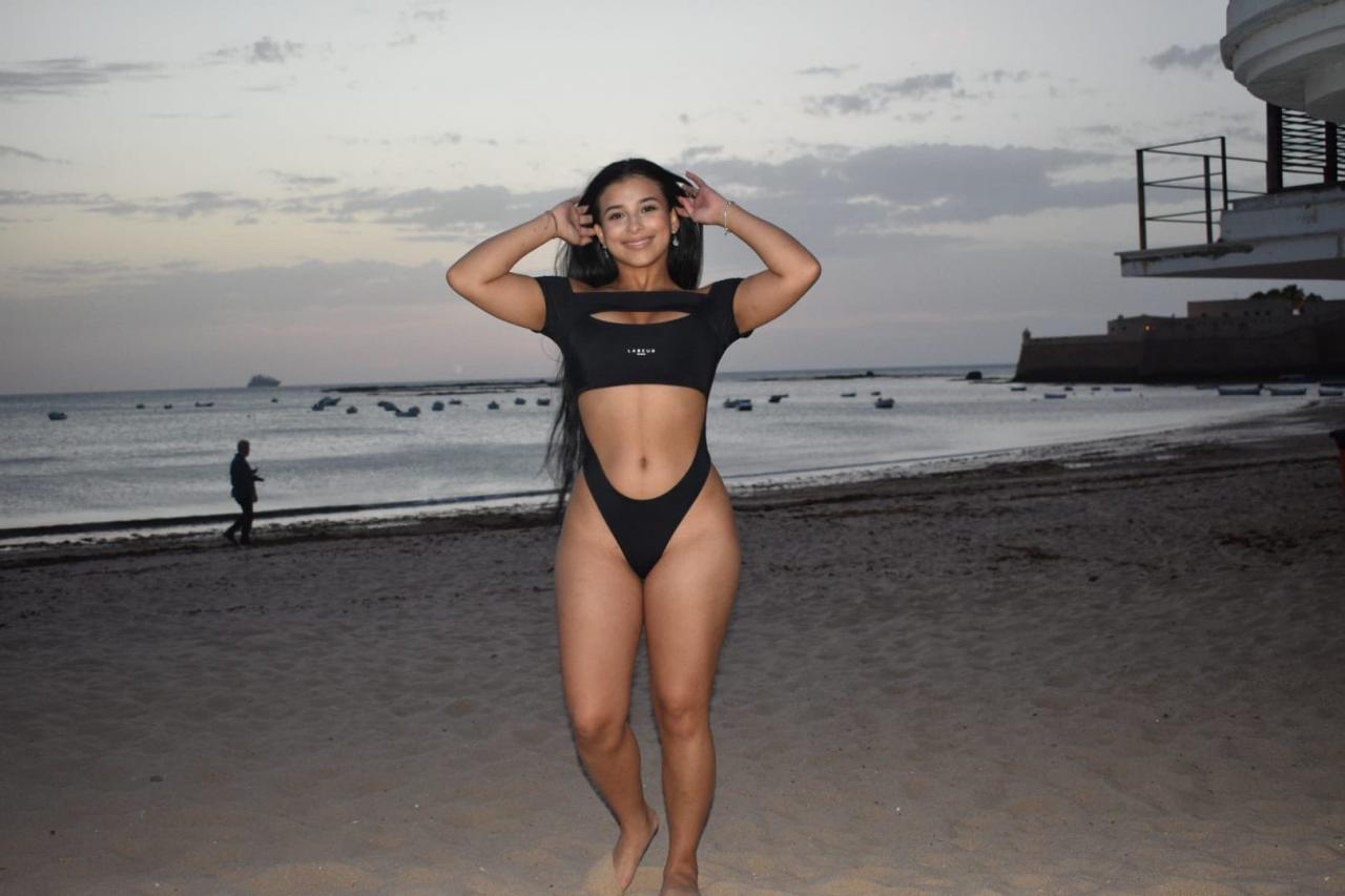 Chica busca chico en Cádiz: 