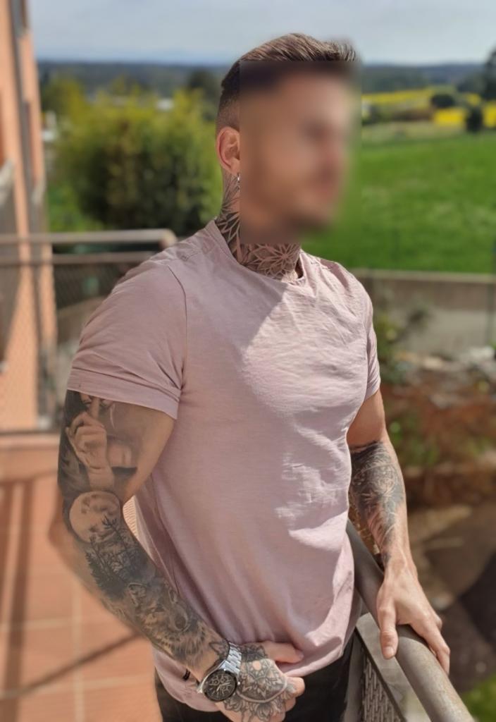 664726033: Chico busca chica en Barcelona