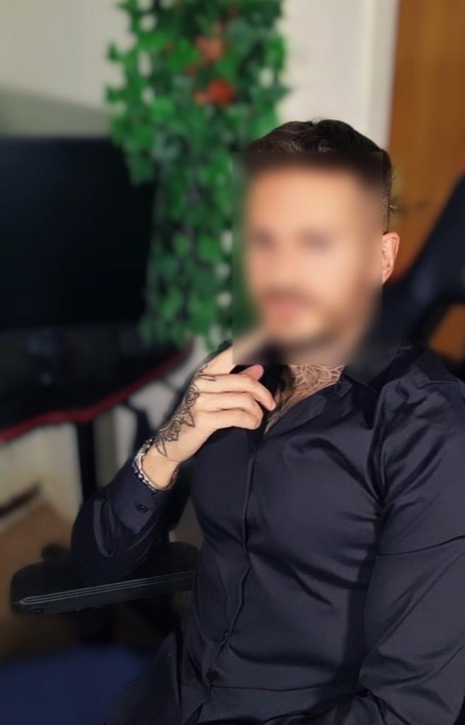 664726033: Chico busca chica en Barcelona