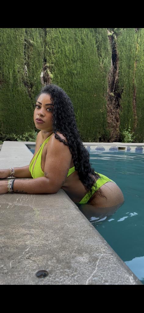 Chica busca chico en Granada: 