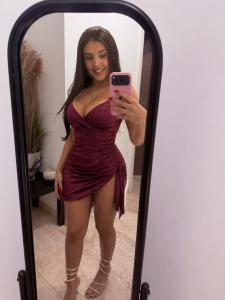 697228284: Chica busca chico en Barcelona