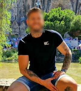664726033: Chico busca chica en Barcelona