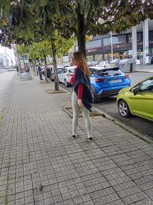 643698579: Chica busca chico en La Coruña